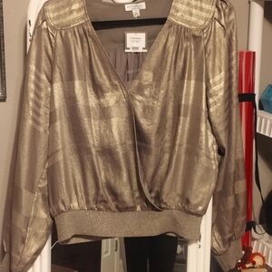 Gold long sleeve glitter cuff top. Brand : The Royal Standard, size Medium new